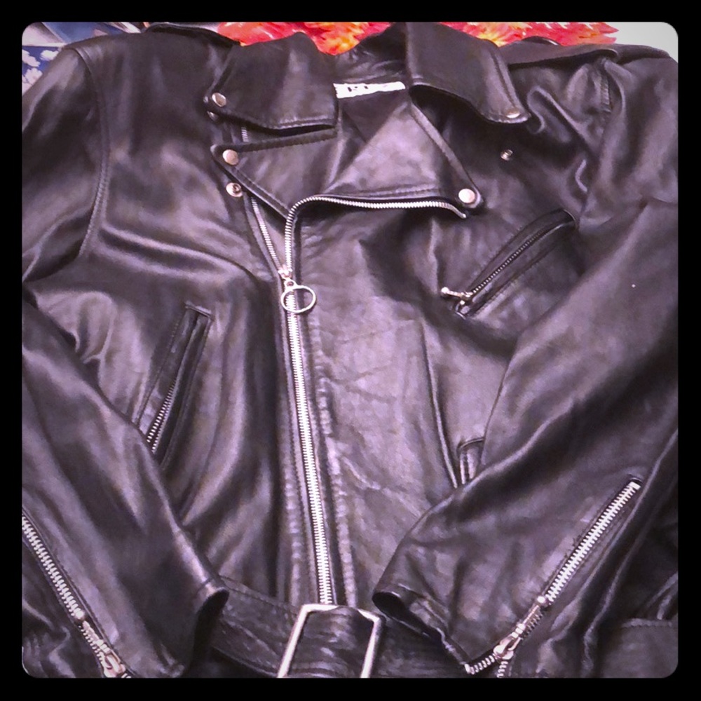 Leather Jacket with shoulders pads!